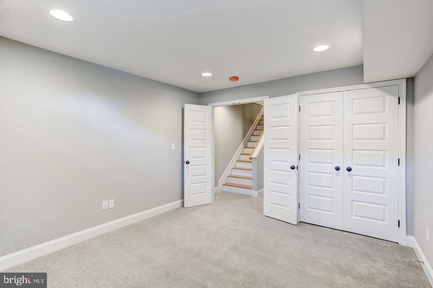 LOCUST POINT - Residential