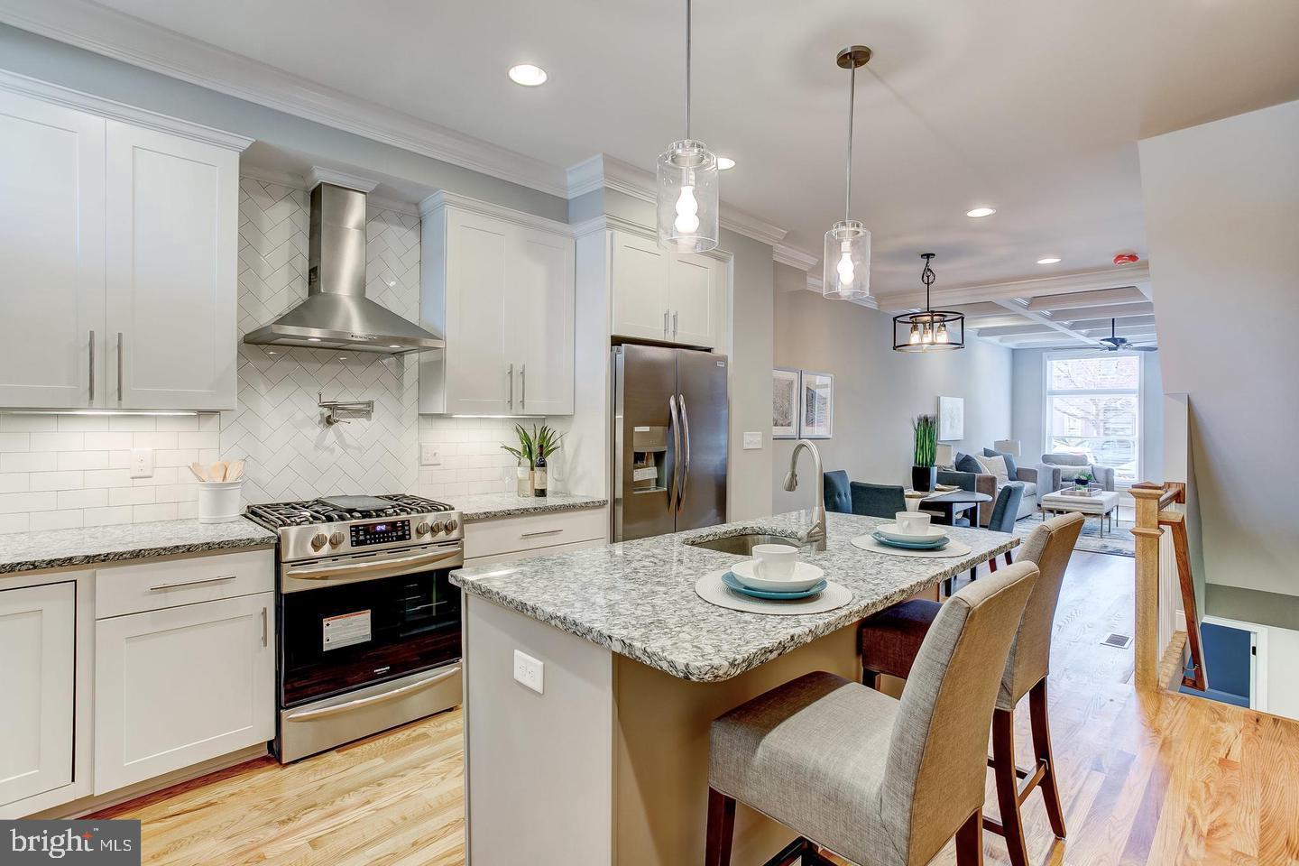 LOCUST POINT - Residential