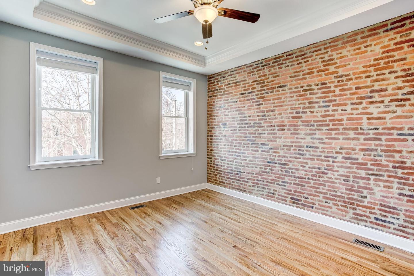 LOCUST POINT - Residential