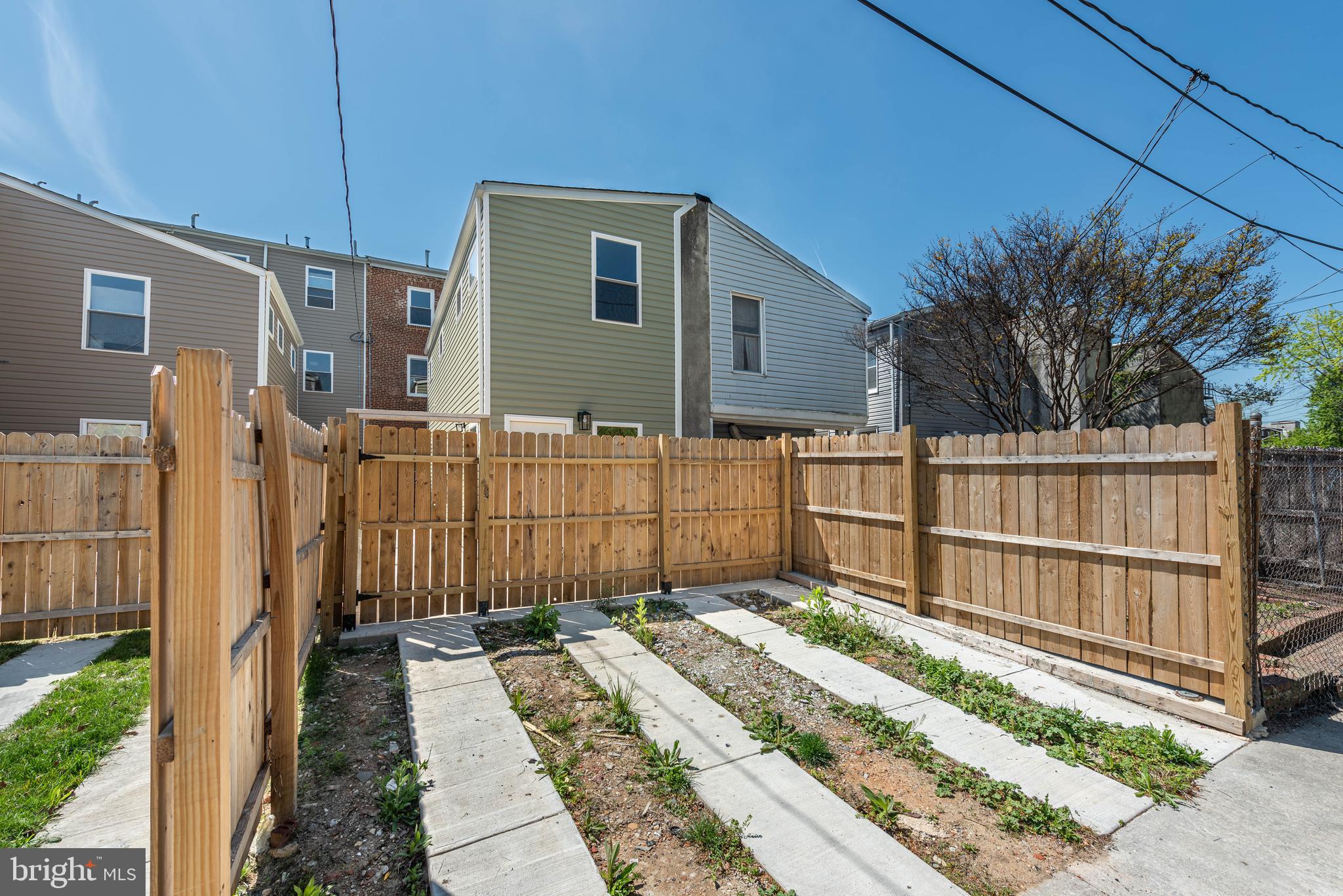 HOLLINS MARKET - Residential