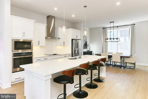 2395 Liberty Loop, Herndon, VA MLS: VAFX2228608