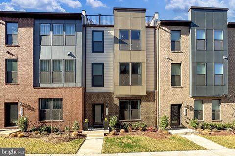 2395 LIBERTY LOOP HERNDON VA 20171