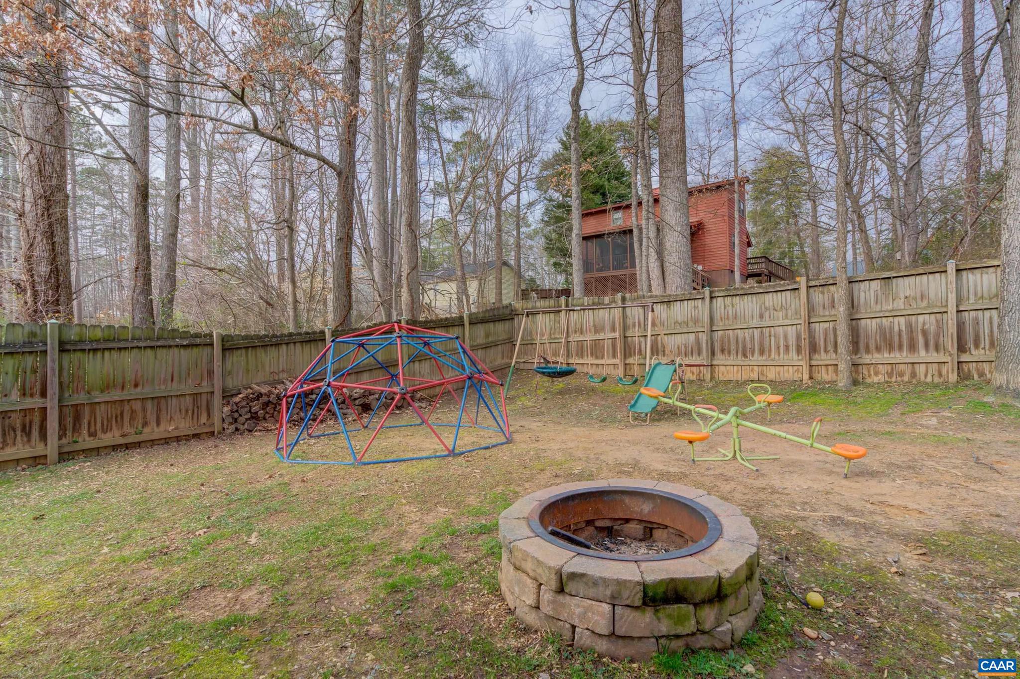 LAKE LANDOR - Residential