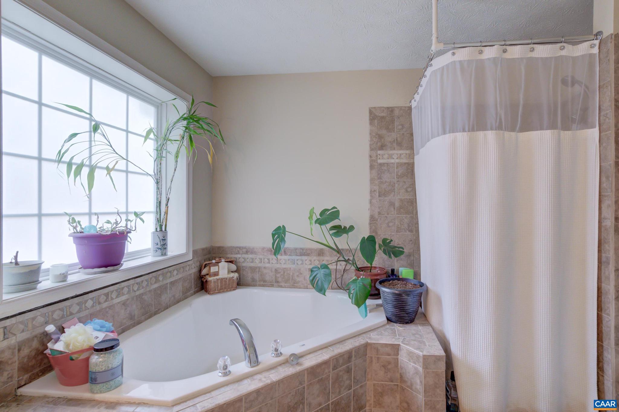 LAKE LANDOR - Residential