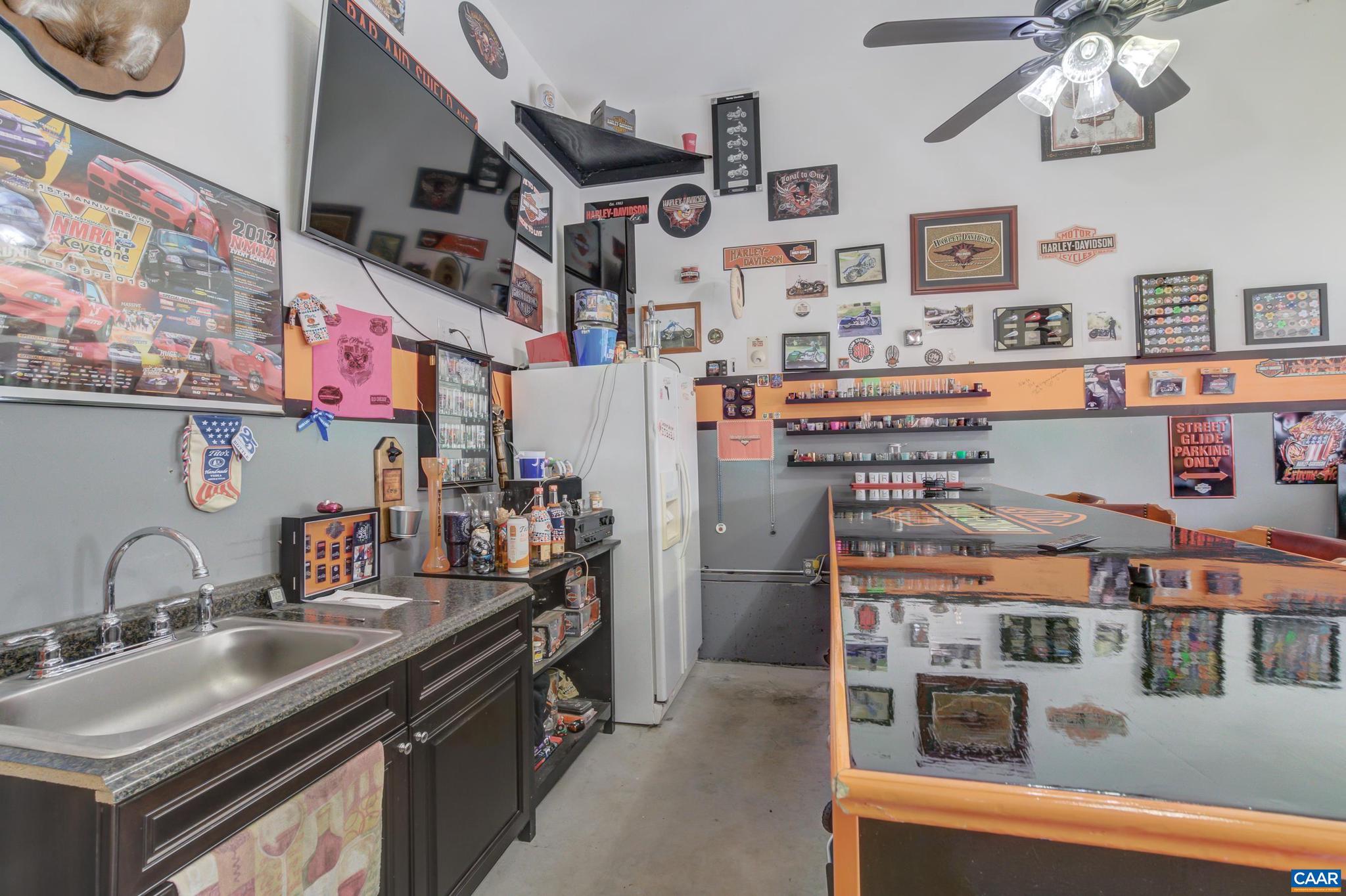 LAKE LANDOR - Residential