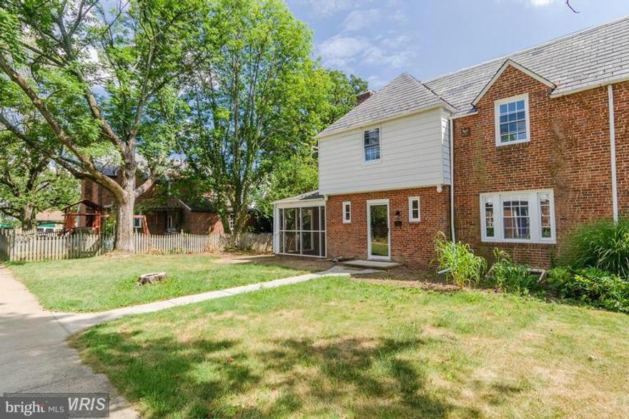 THIS HOME FEATURES:  REFINISHED HWD FLOORING,GORGEOUS GOURMET KITCHEN W/GRANITE COUNTER TOPS & S/S APPLIANCES. HUGE DINING RM.LIVING RM. FINISHED BASEMENT W/FULL BATH. 3 LARGE BED'S W/WOOD FLOORS. RELAX YOURSELF ON SIDE PORCH & ENJOY THE ATTACHED GARAGE W/DRIVEWAY FOR MORE PARKING! ALL THIS TUCKED AWAY IN A PRIVATE COURTYARD.