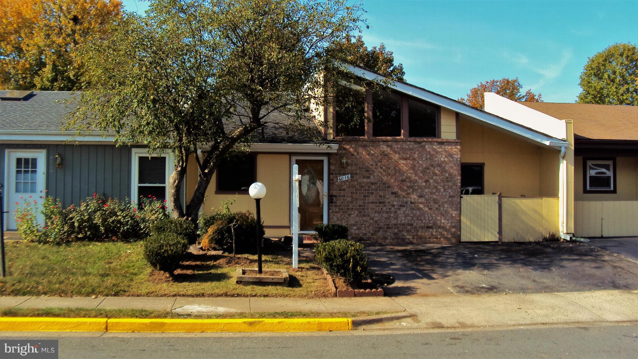 LONDON TOWNE - Residential