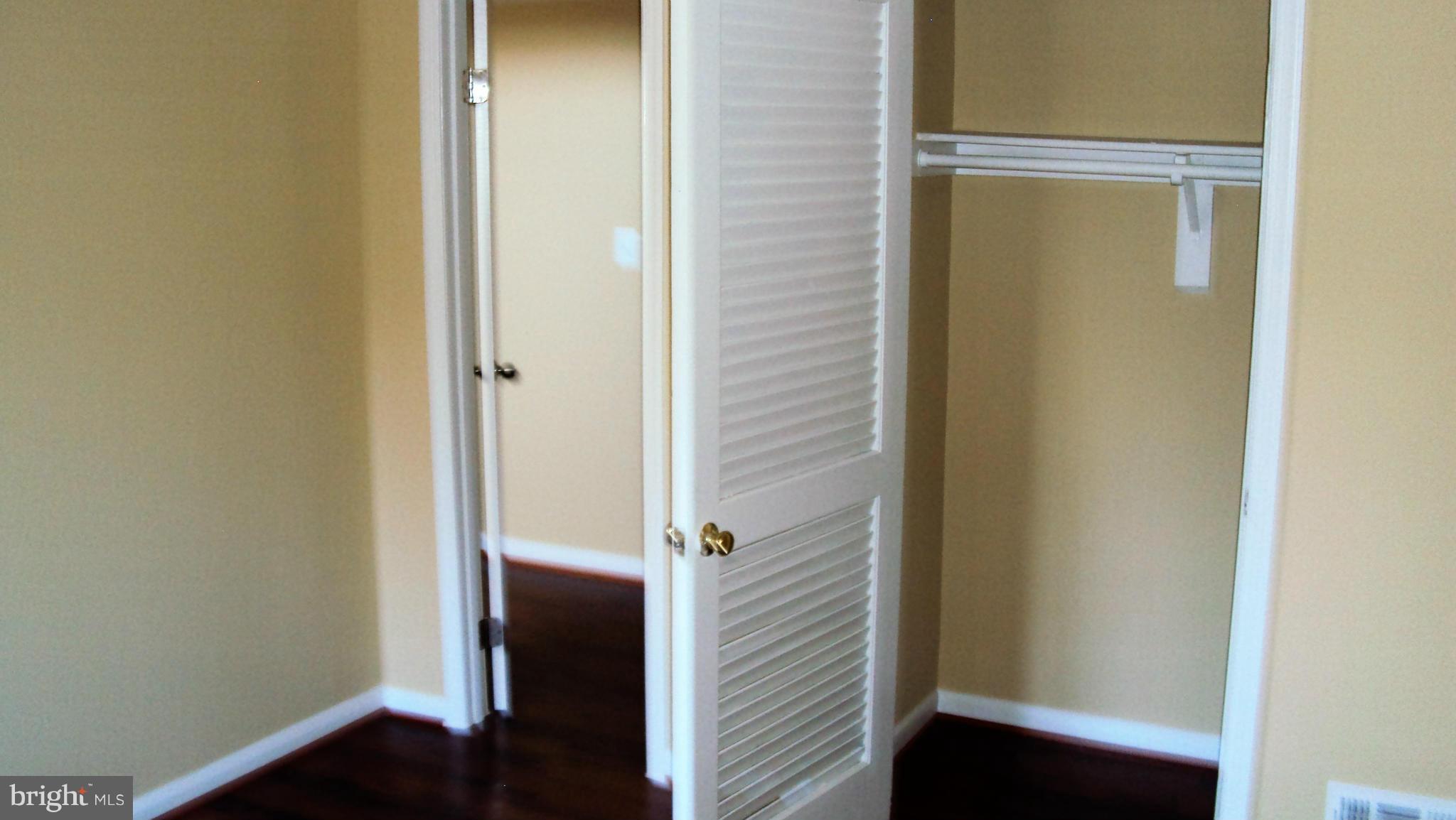 LONDON TOWNE - Residential