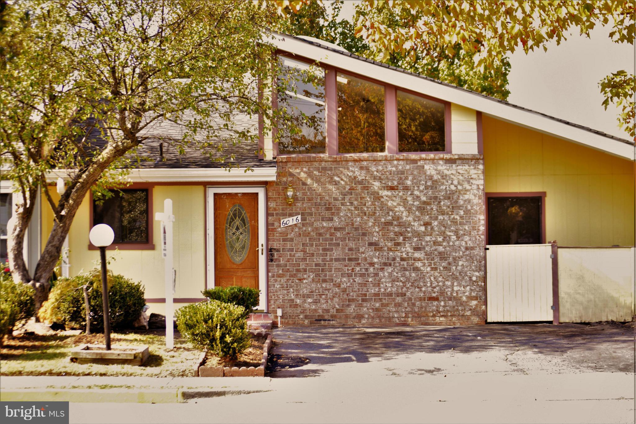 LONDON TOWNE - Residential