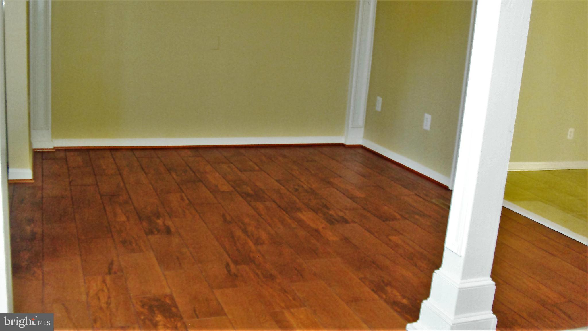 LONDON TOWNE - Residential