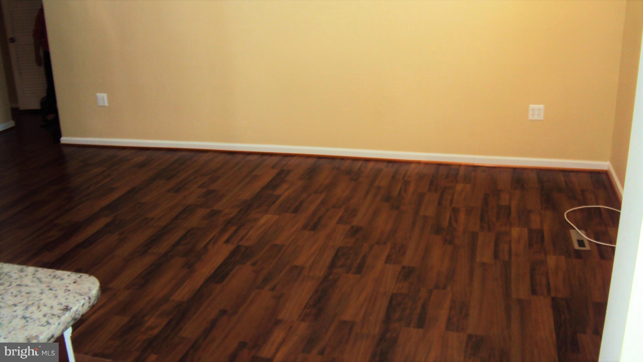 LONDON TOWNE - Residential