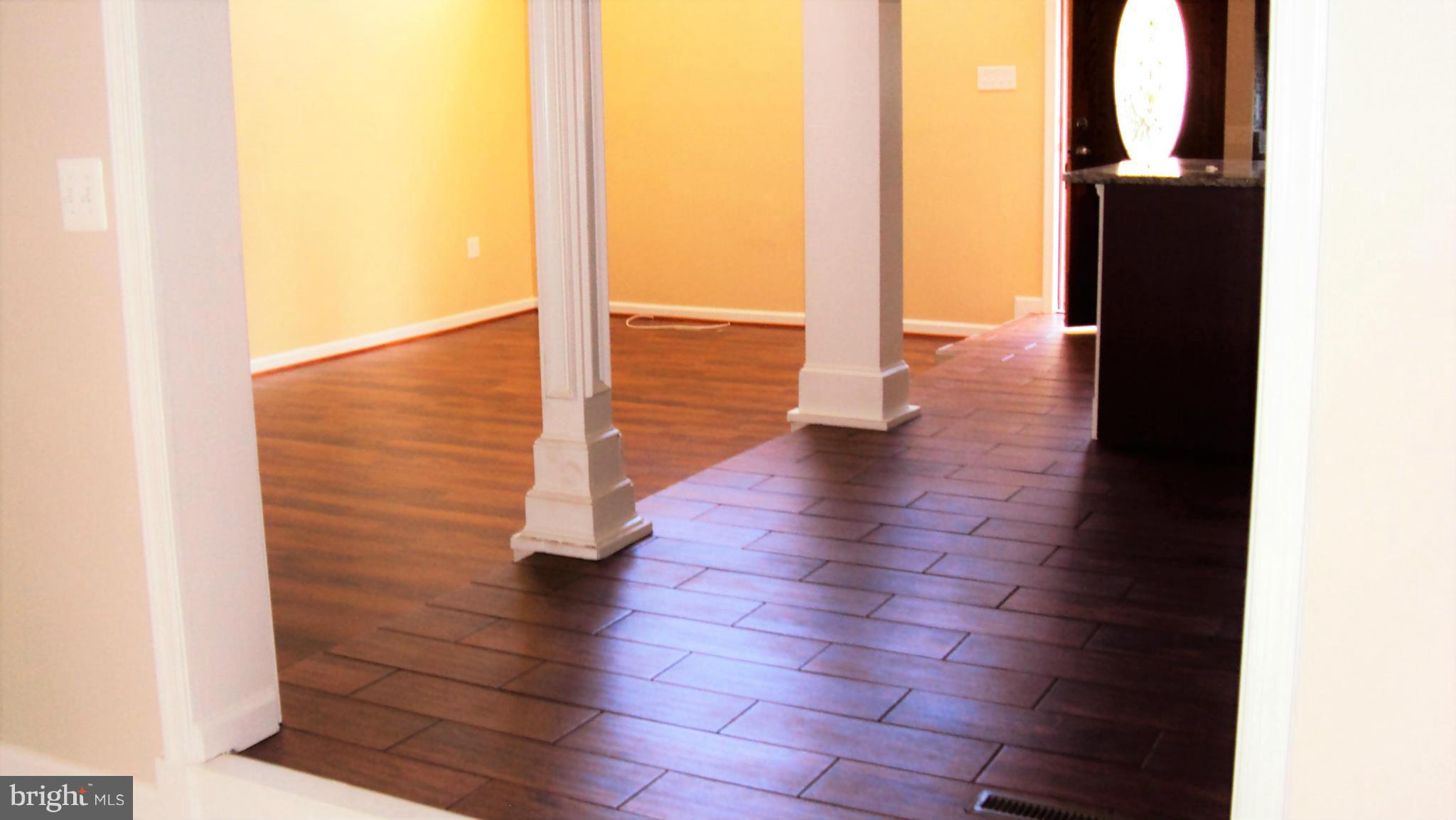 LONDON TOWNE - Residential