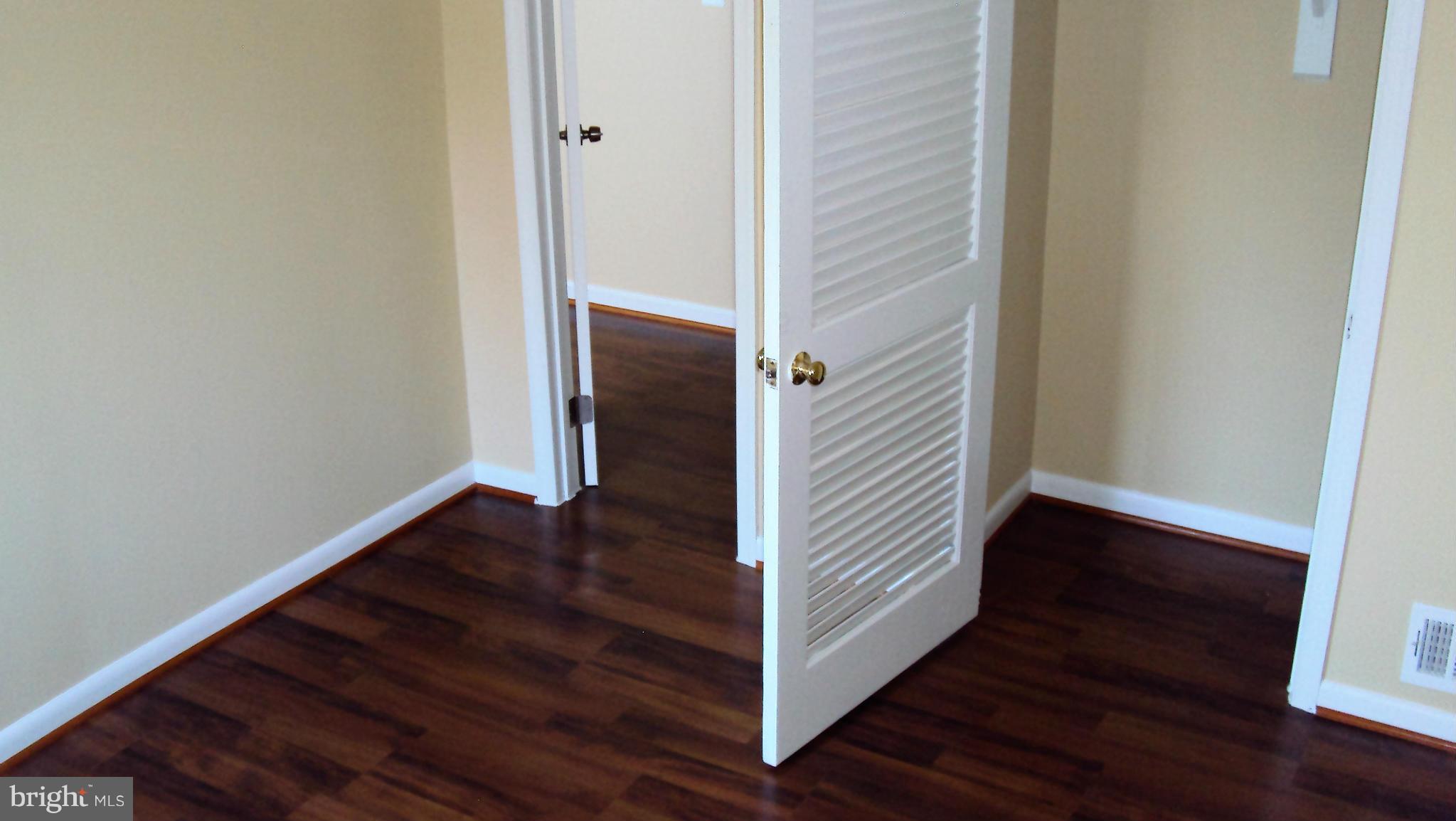 LONDON TOWNE - Residential