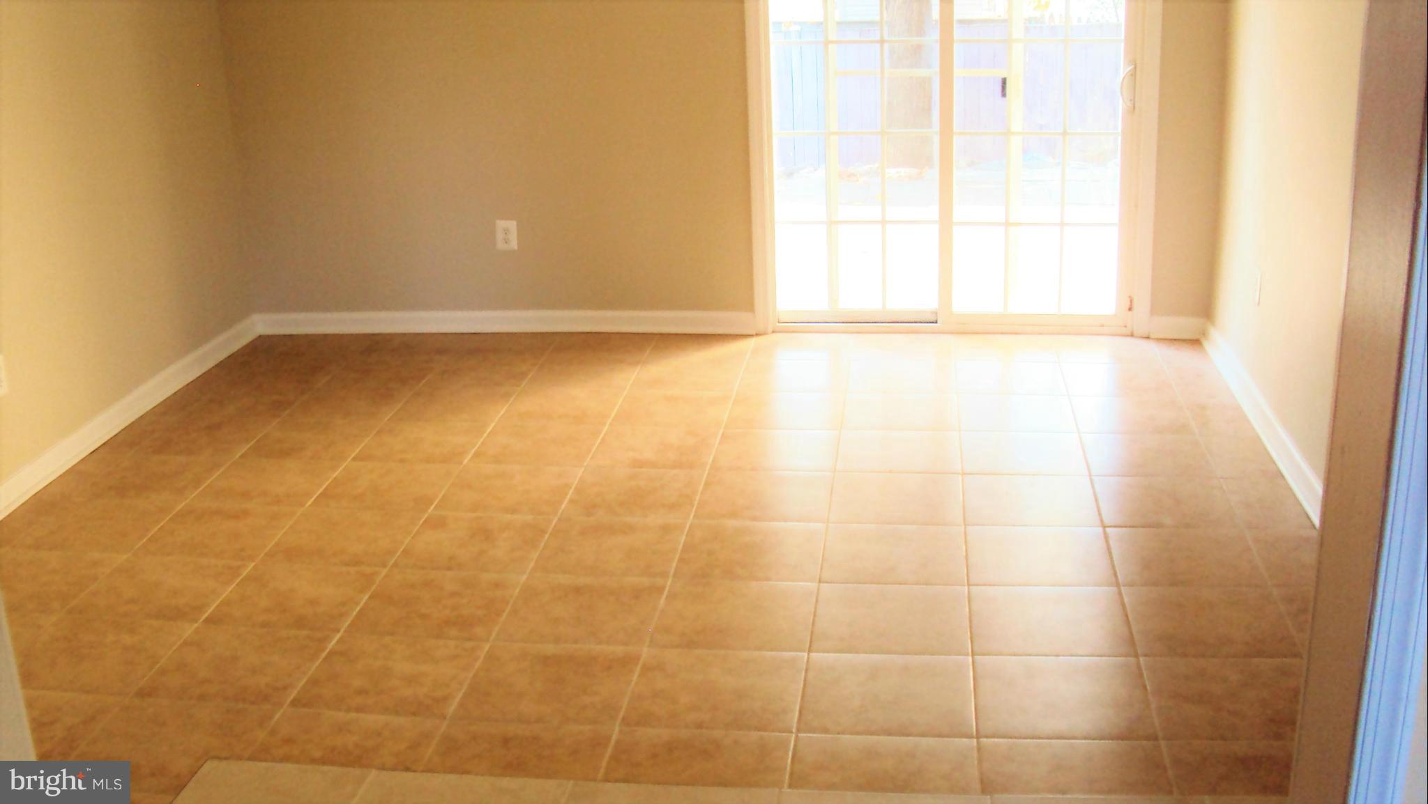 LONDON TOWNE - Residential