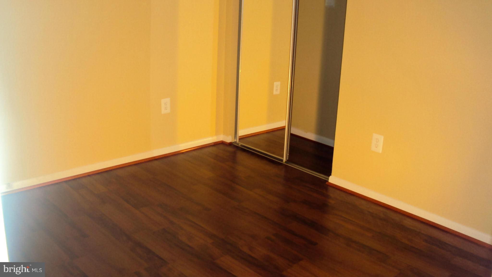 LONDON TOWNE - Residential