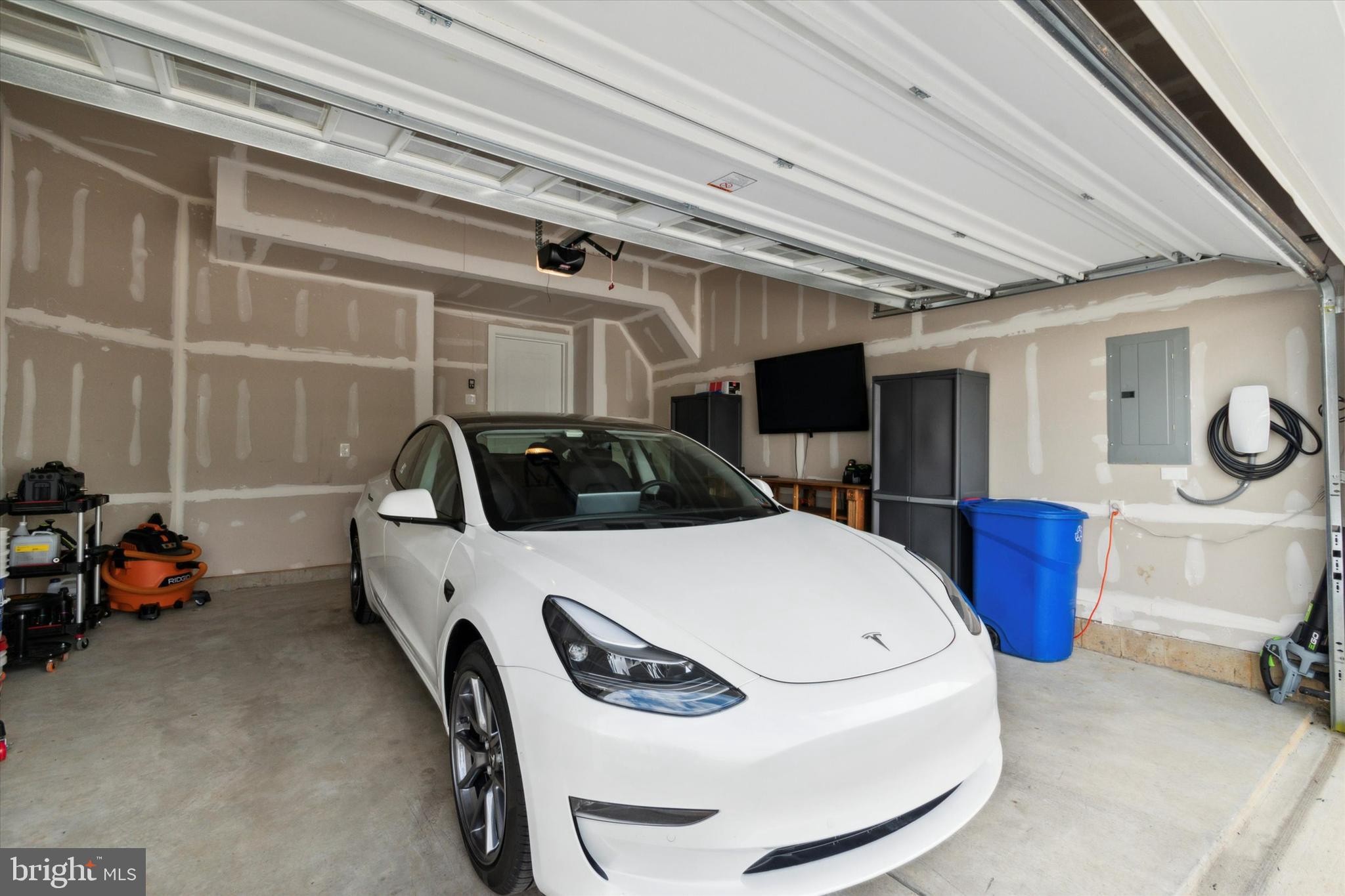 LOCHIEL FARM - Residential Lease