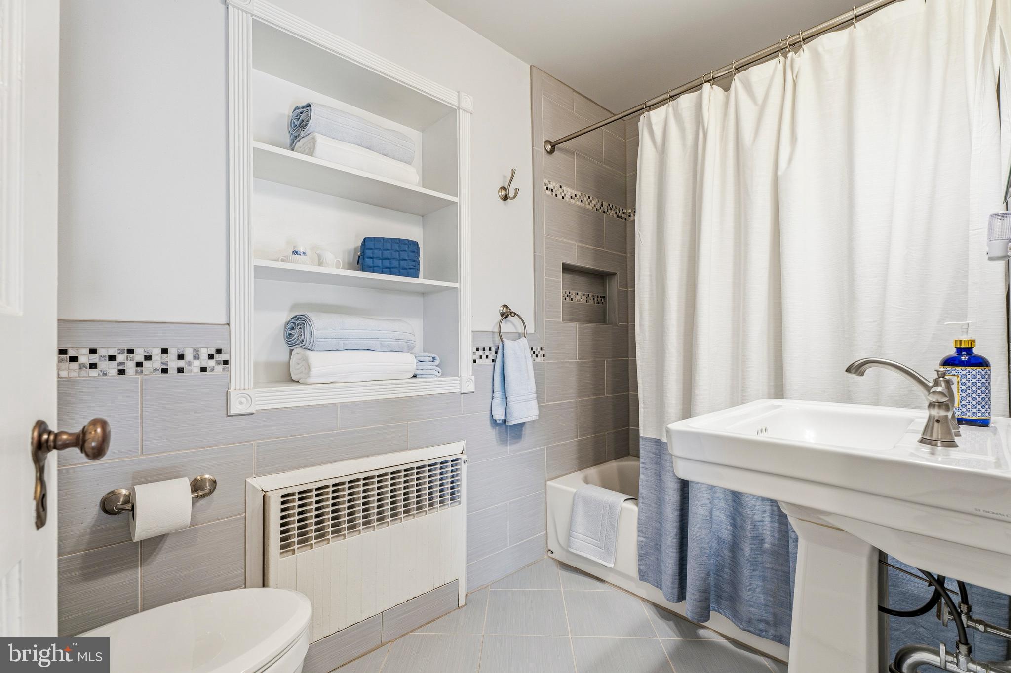 SOUTHLAND HILLS - Residential