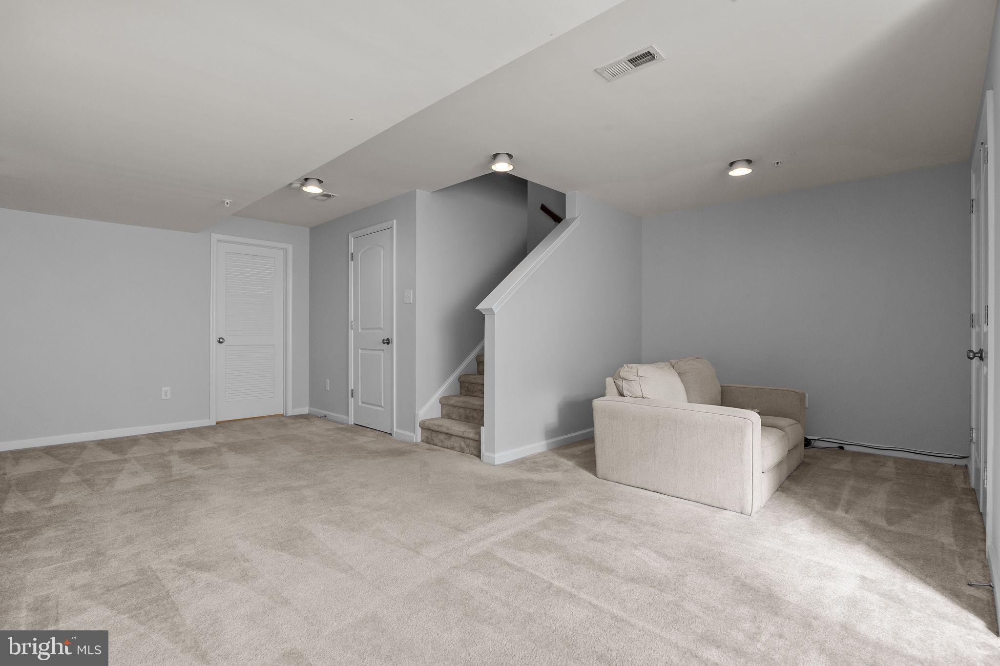 CARRIAGE HILL - Residential Lease