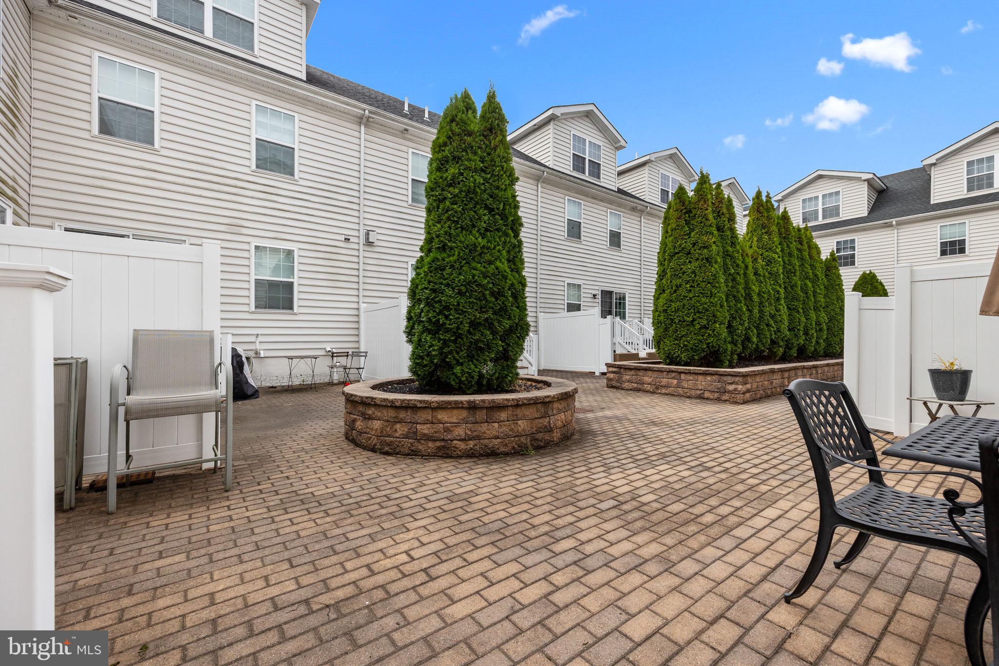 CARRIAGE HILL - Residential Lease