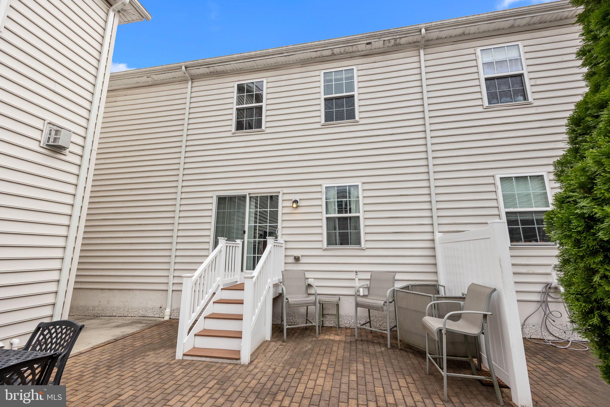 CARRIAGE HILL - Residential Lease