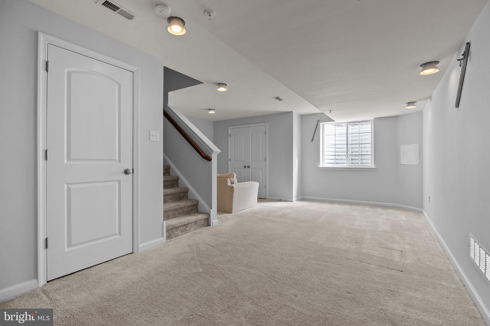 CARRIAGE HILL - Residential Lease