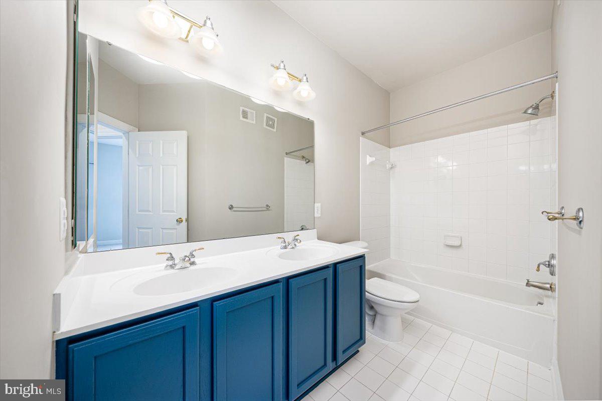 VILLAGES OF URBANA - Residential Lease