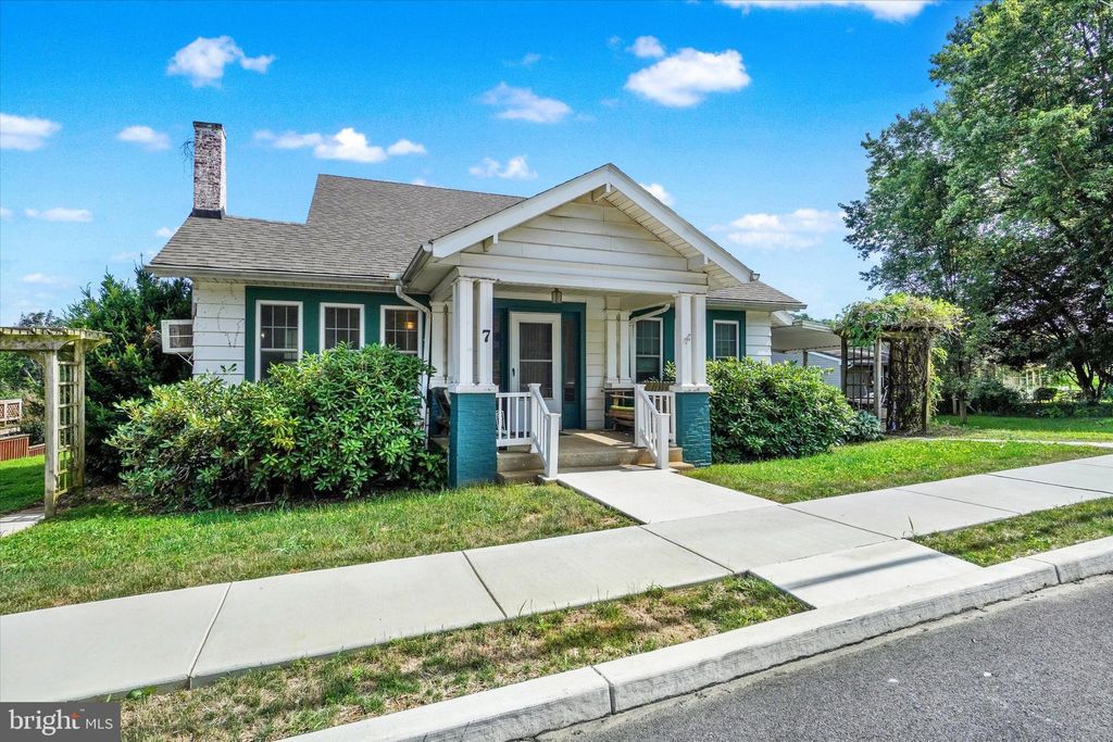 Photo of 7 E High Street, WINDSOR, PA 17366 (MLS # PAYK2082720)