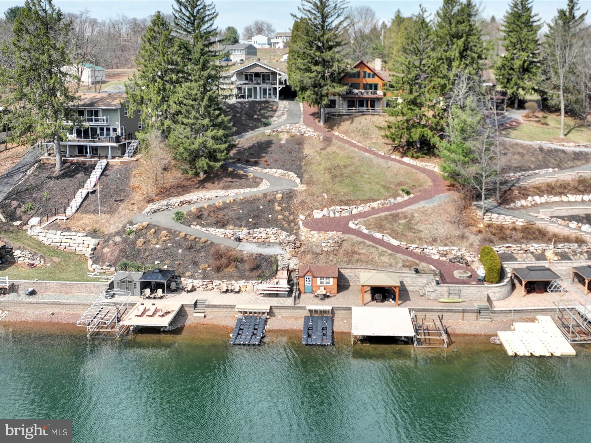 LAKE WYNONAH - Residential