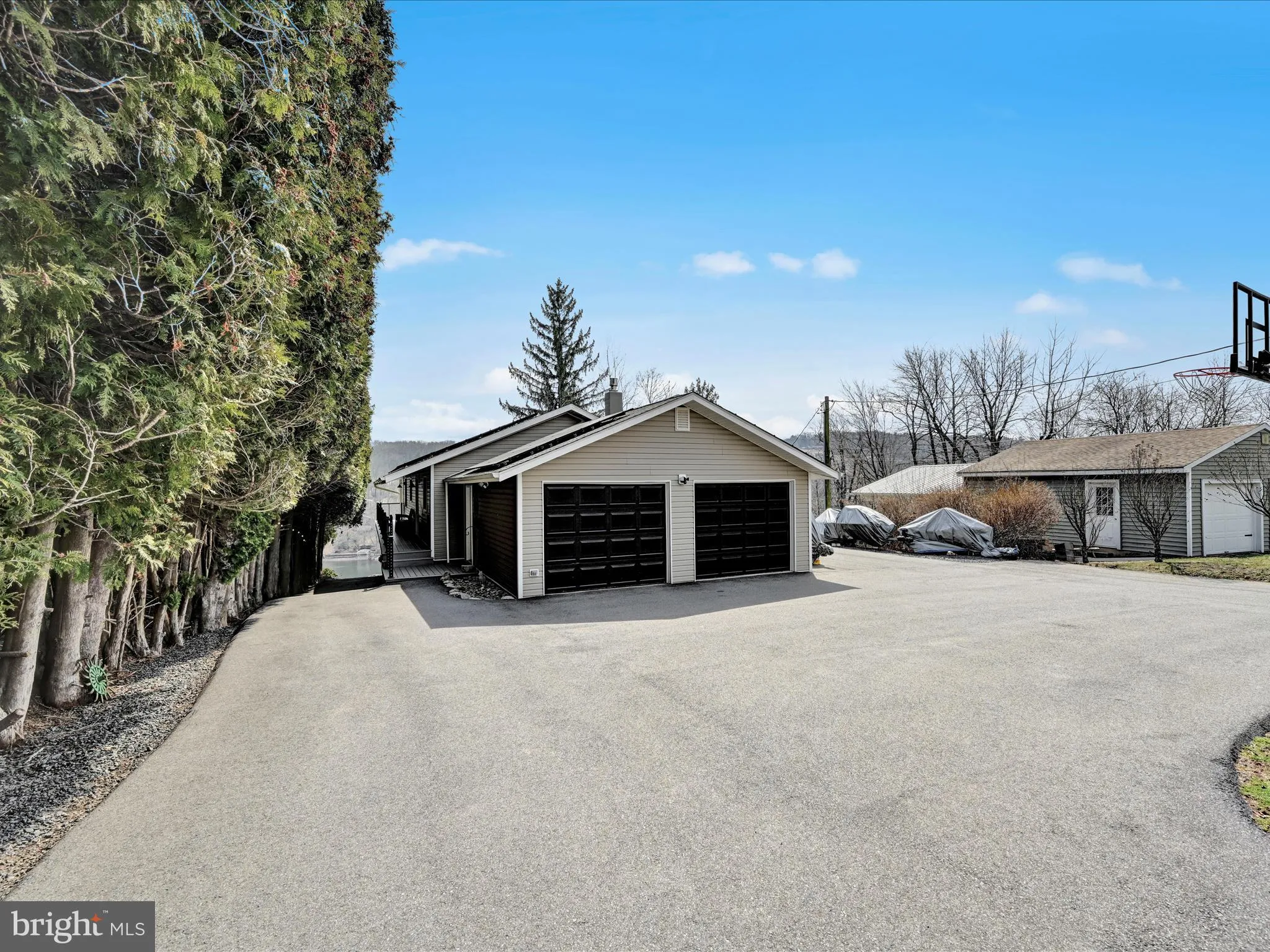 Auburn, Pennsylvania 17922, United States, 4 Bedrooms Bedrooms, ,3 BathroomsBathrooms,Residential,Active,94958