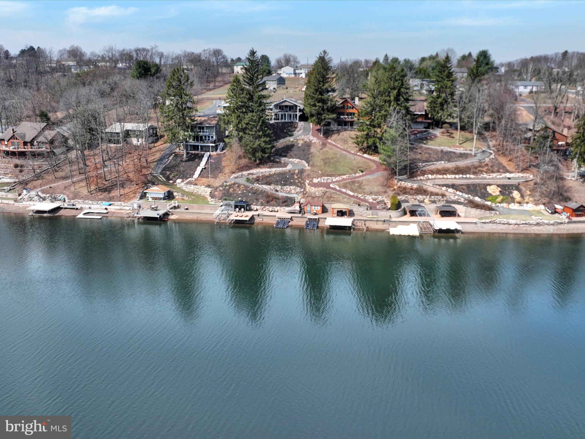 LAKE WYNONAH - Residential