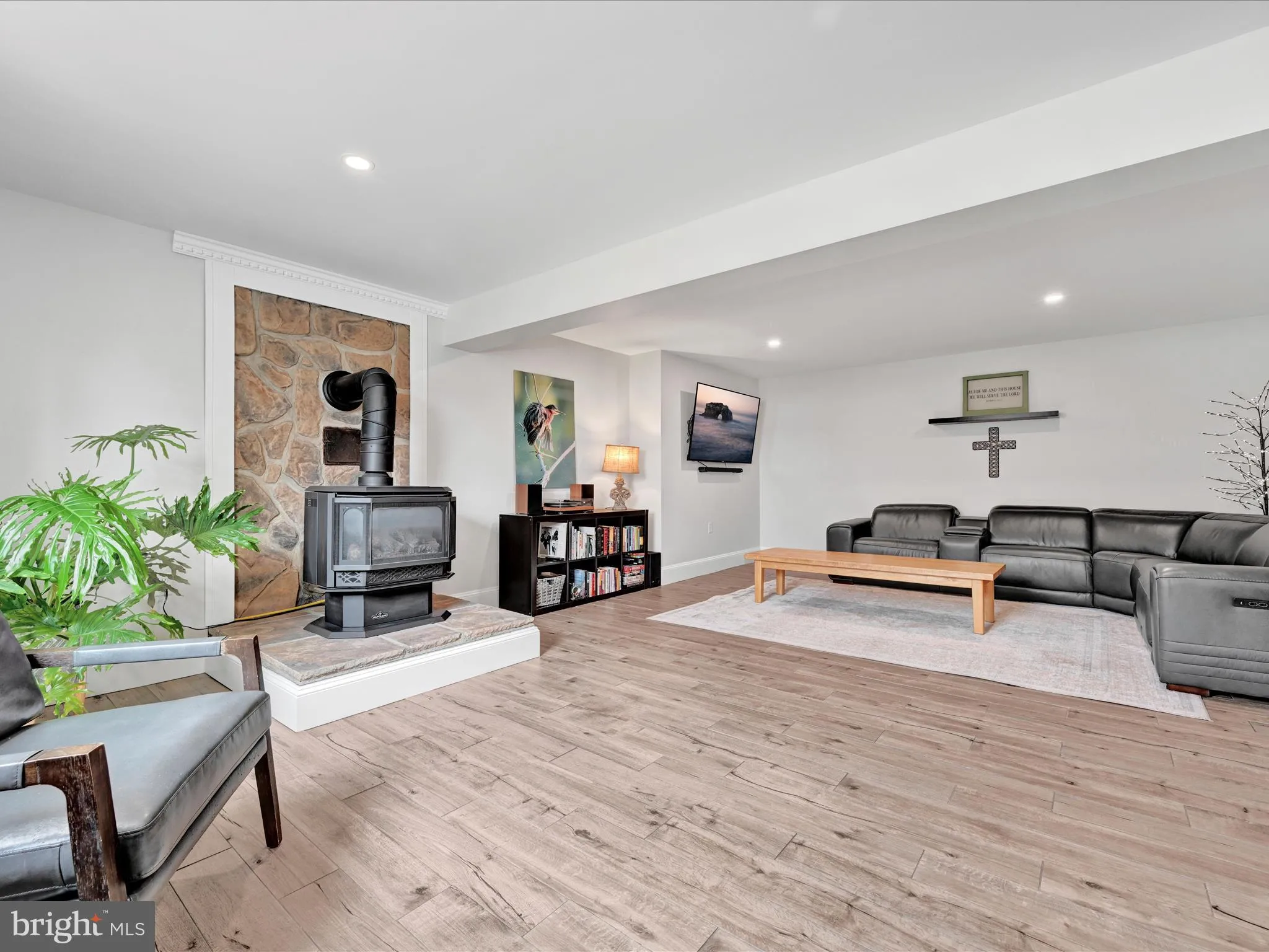 Auburn, Pennsylvania 17922, United States, 4 Bedrooms Bedrooms, ,3 BathroomsBathrooms,Residential,Active,94958