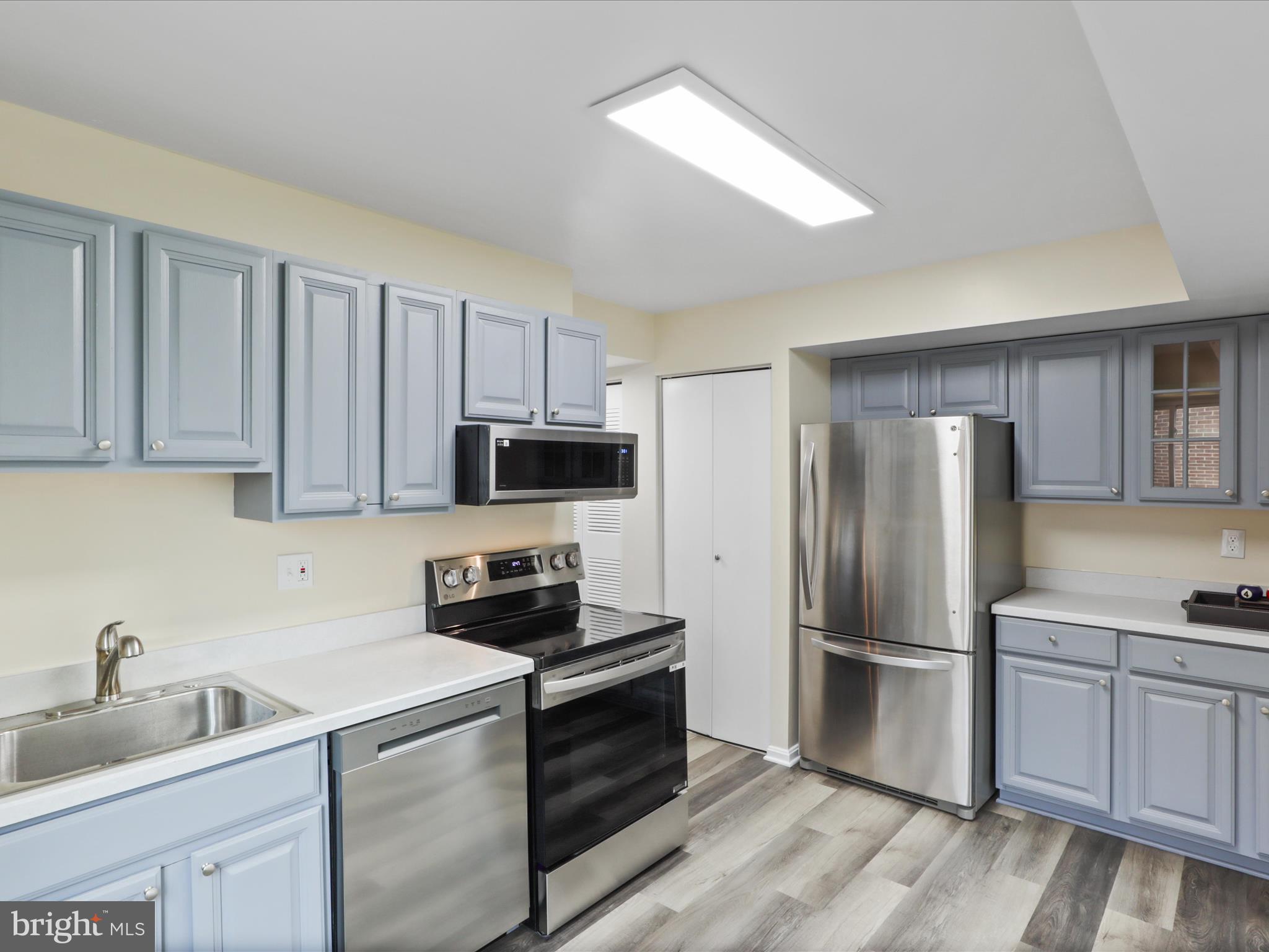 HAWTHORNE VILLAGE - Residential