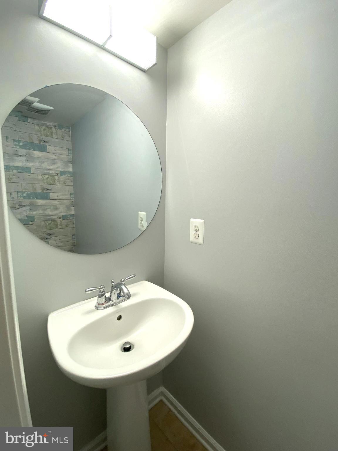 THREE FLAGS - Residential Lease