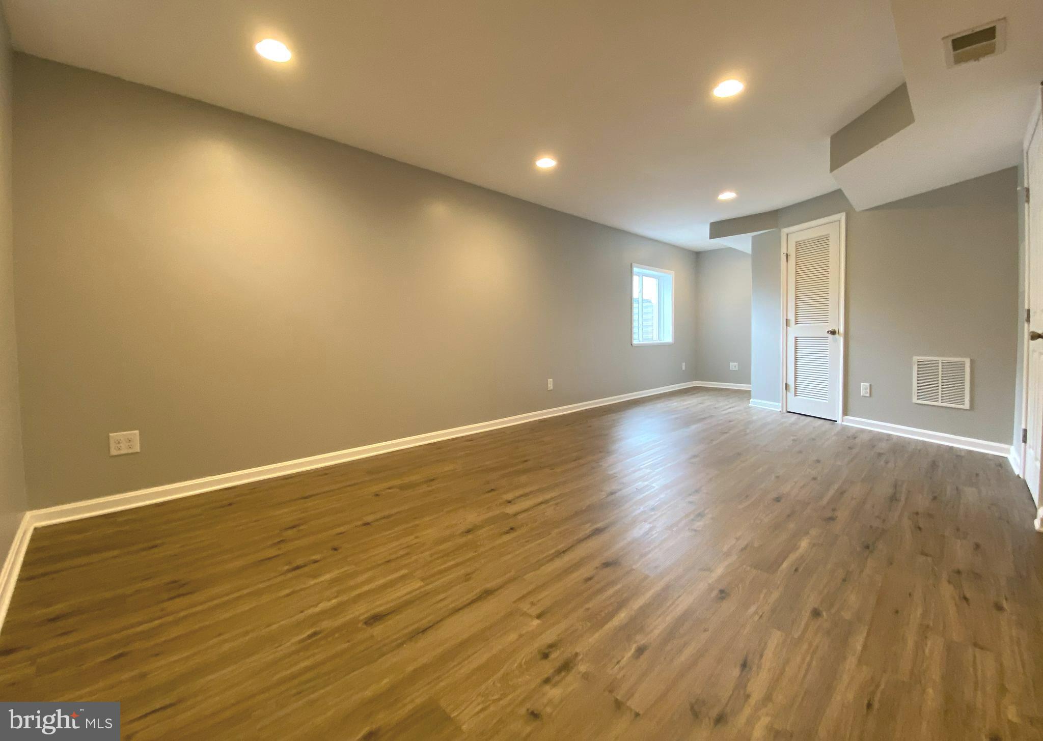 THREE FLAGS - Residential Lease