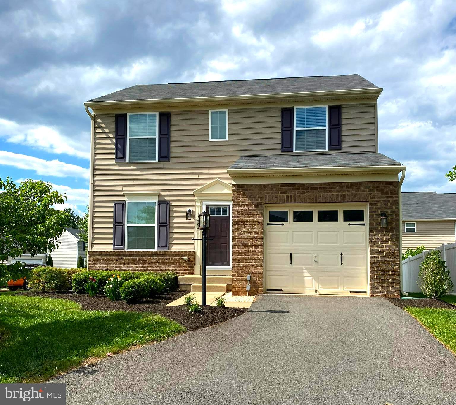 THREE FLAGS - Residential Lease