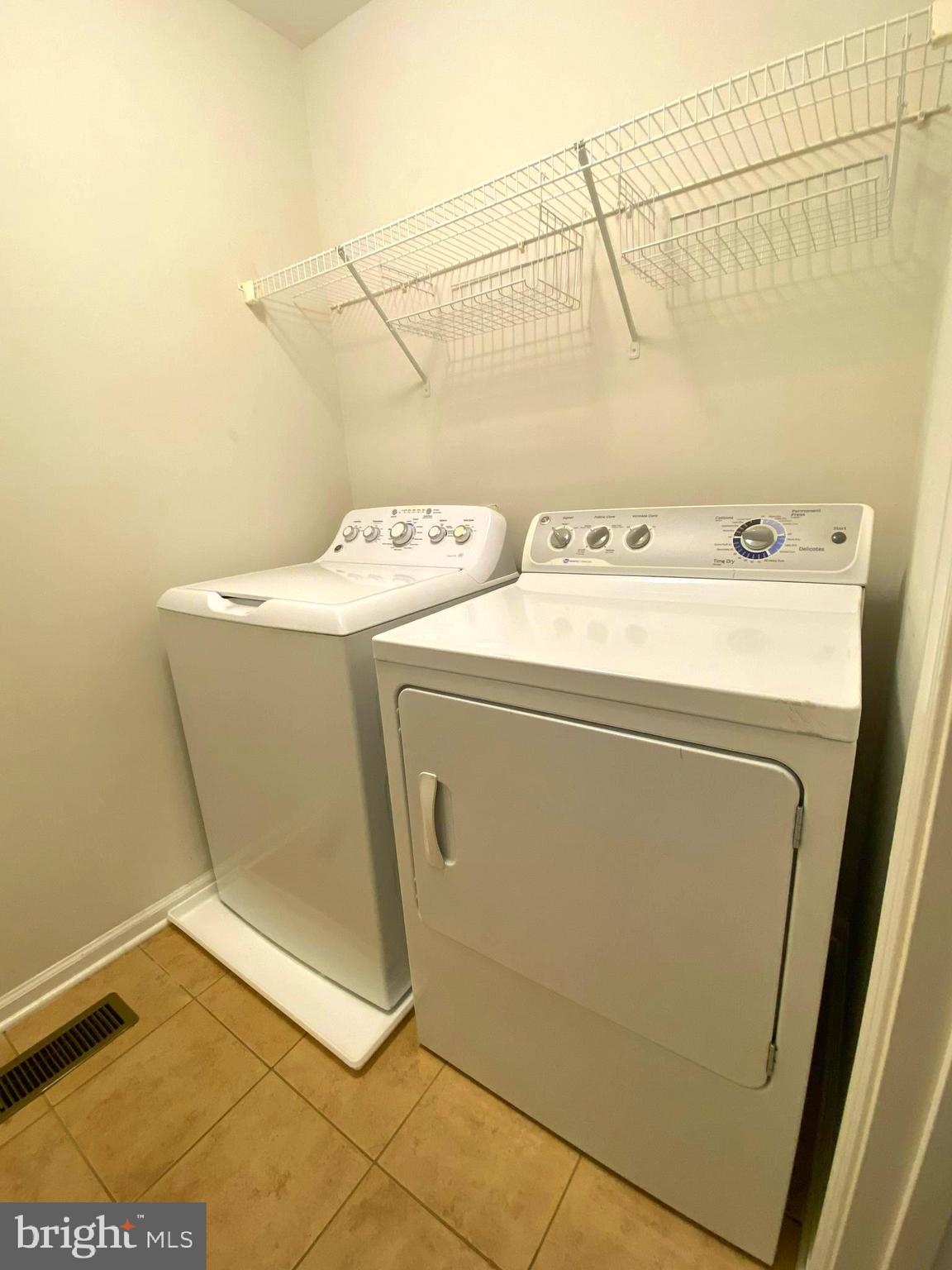 THREE FLAGS - Residential Lease