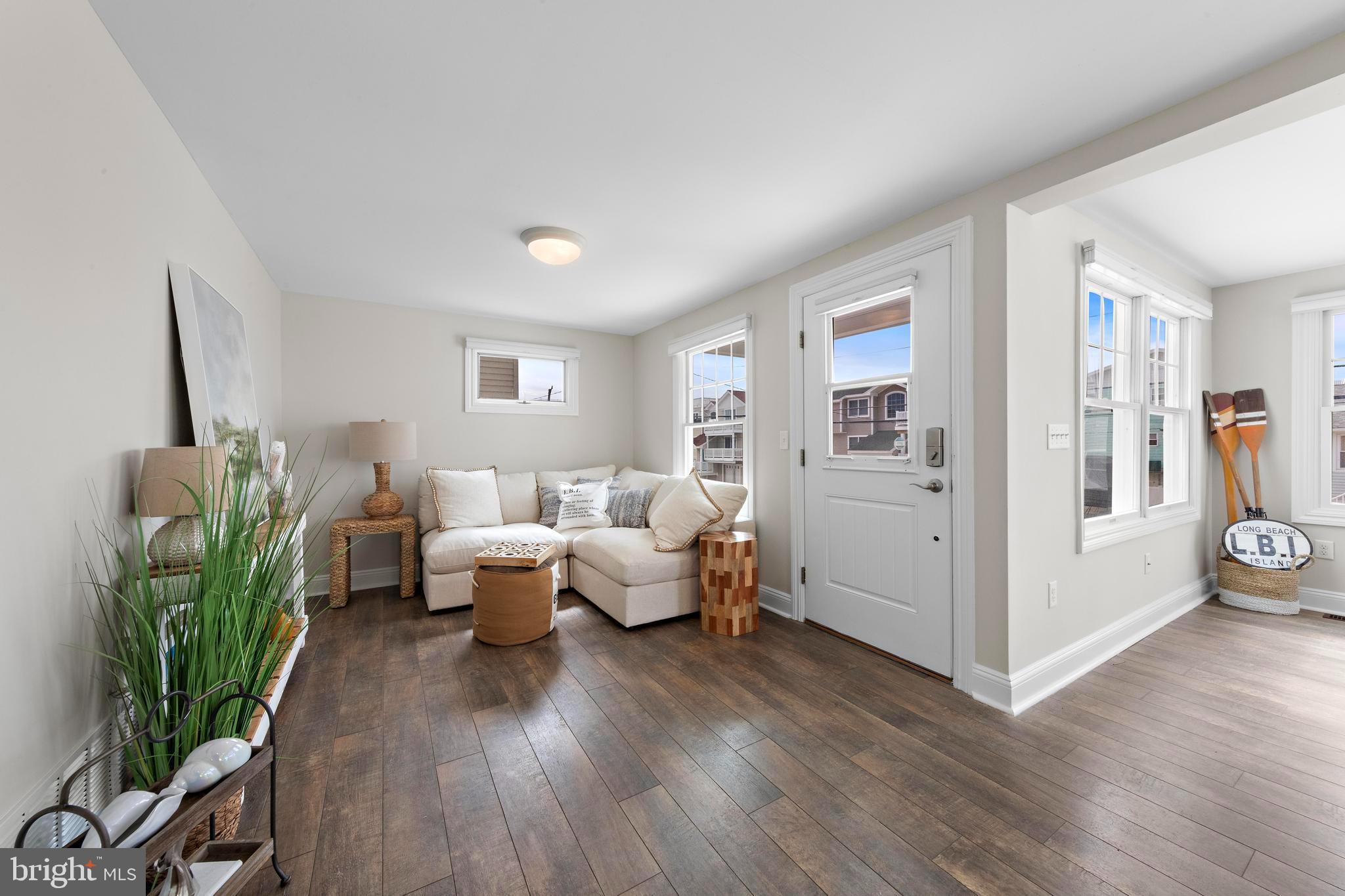 7 W JACQUELINE AVENUE