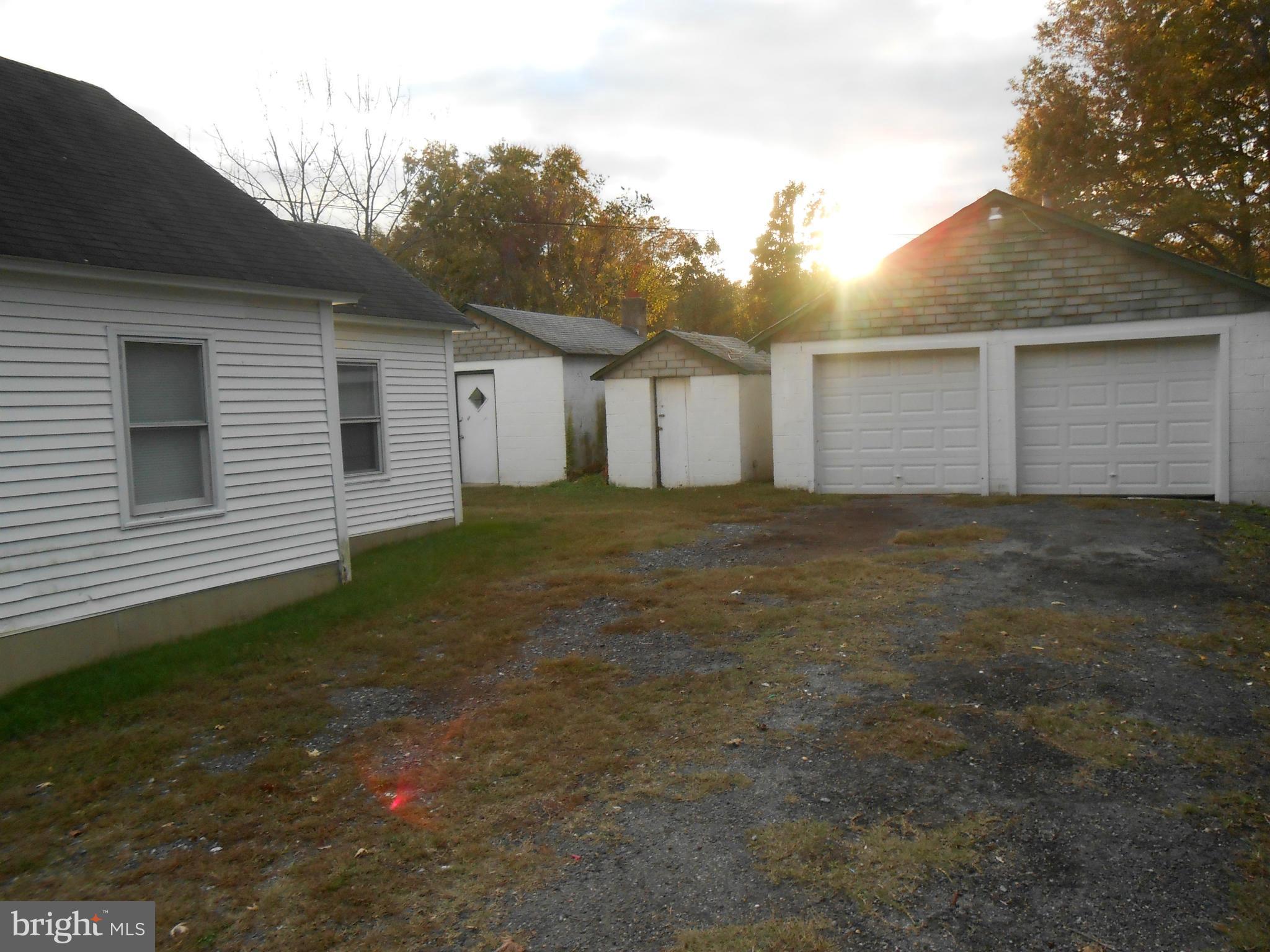 KNOTT'S-WEST GLYMONT IND - Residential Lease