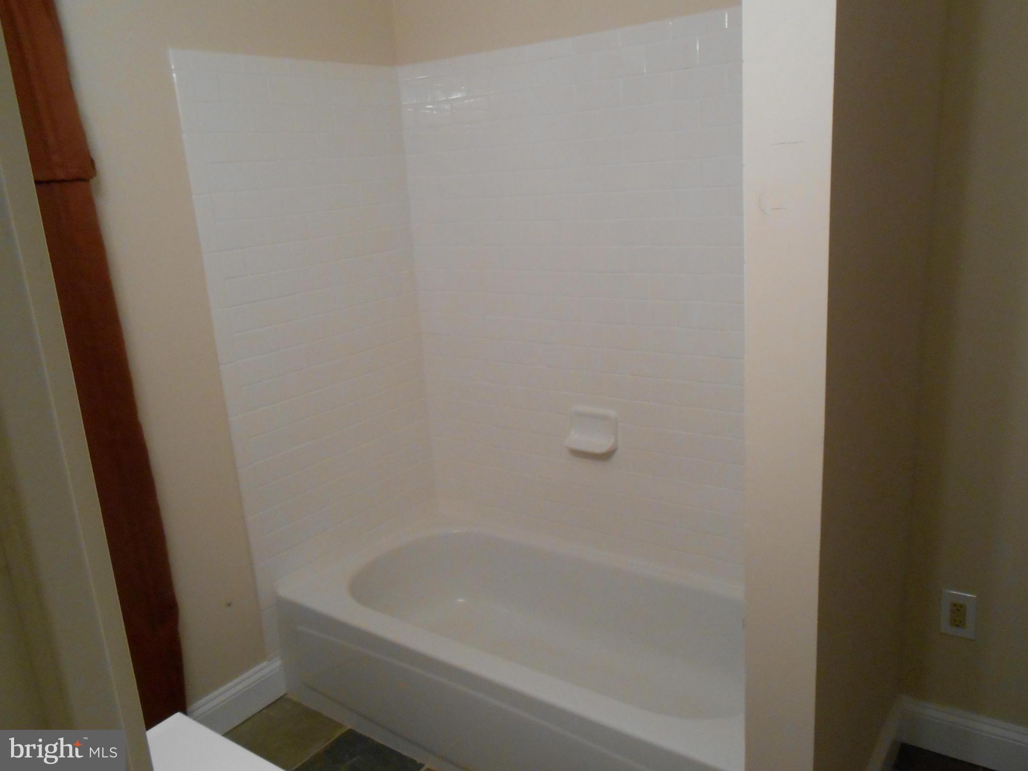 KNOTT'S-WEST GLYMONT IND - Residential Lease