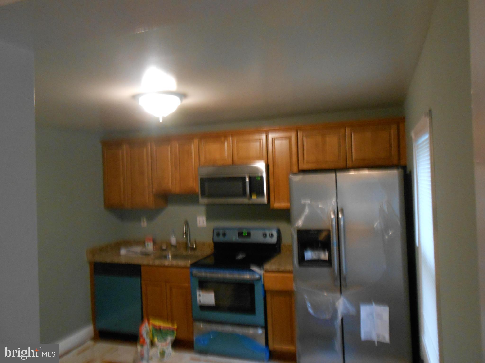 KNOTT'S-WEST GLYMONT IND - Residential Lease