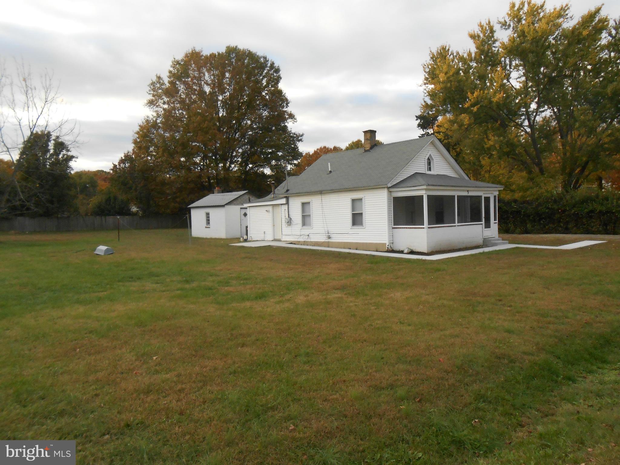 KNOTT'S-WEST GLYMONT IND - Residential Lease