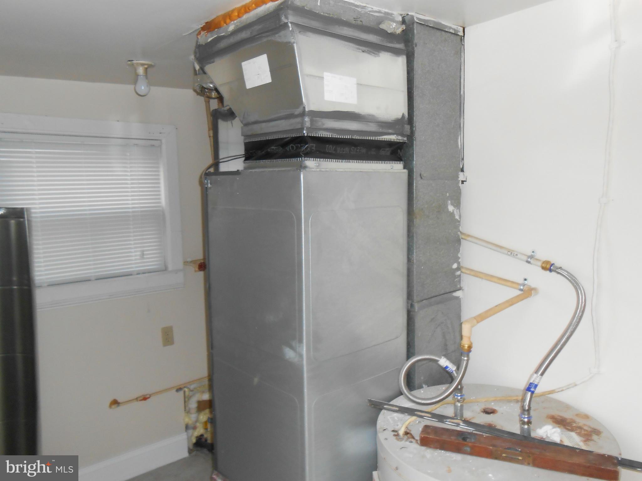 KNOTT'S-WEST GLYMONT IND - Residential Lease