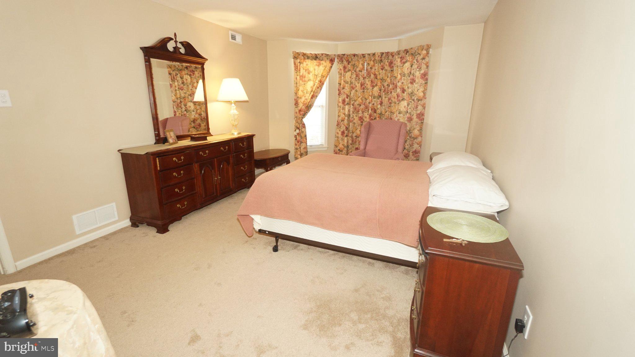 SALEM MANOR - Residential