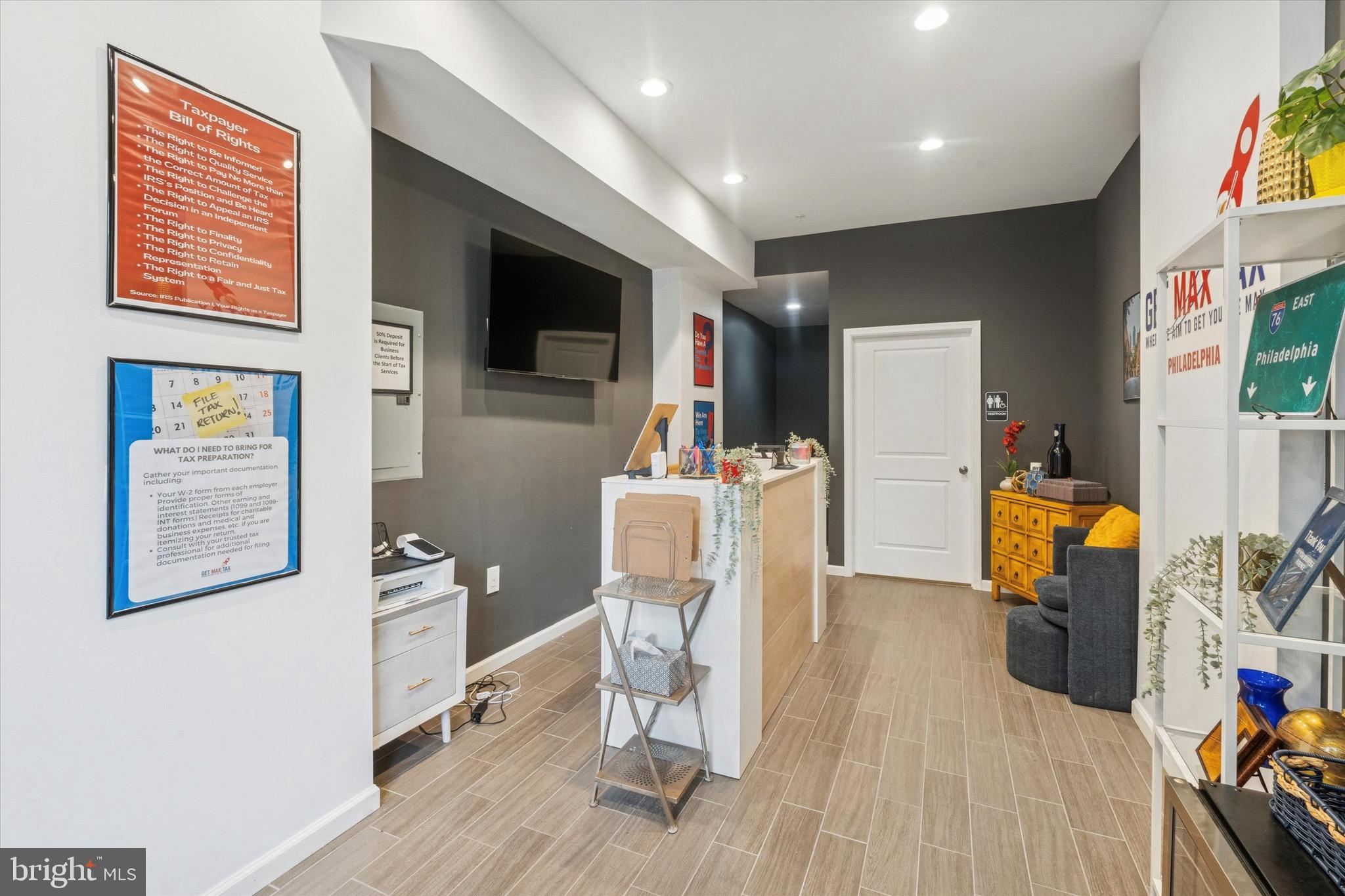 1636 RIDGE AVENUE 00 COMM