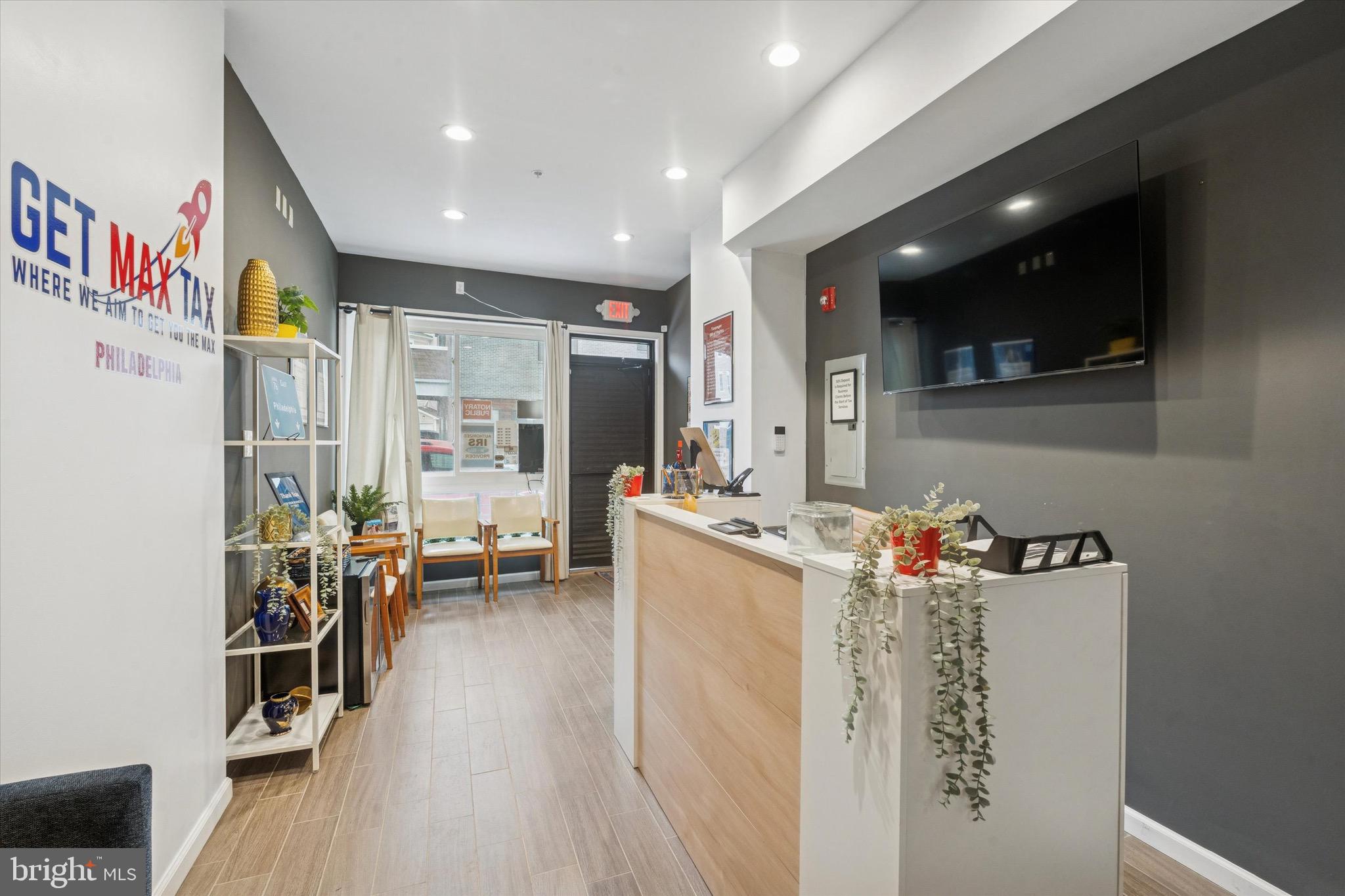 1636 RIDGE AVENUE 00 COMM