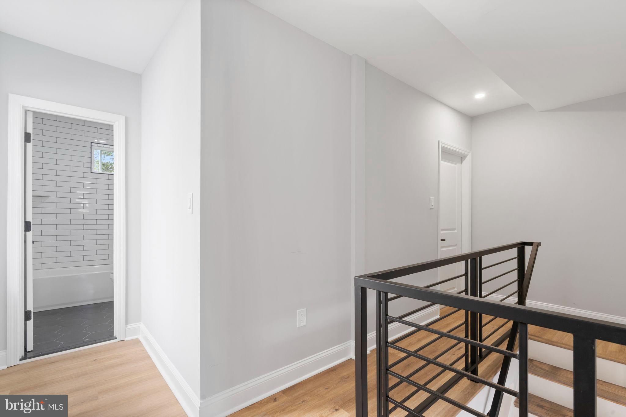 EAST FALLS - Residential