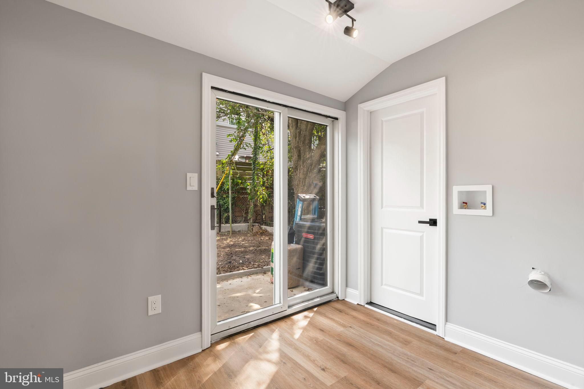 EAST FALLS - Residential