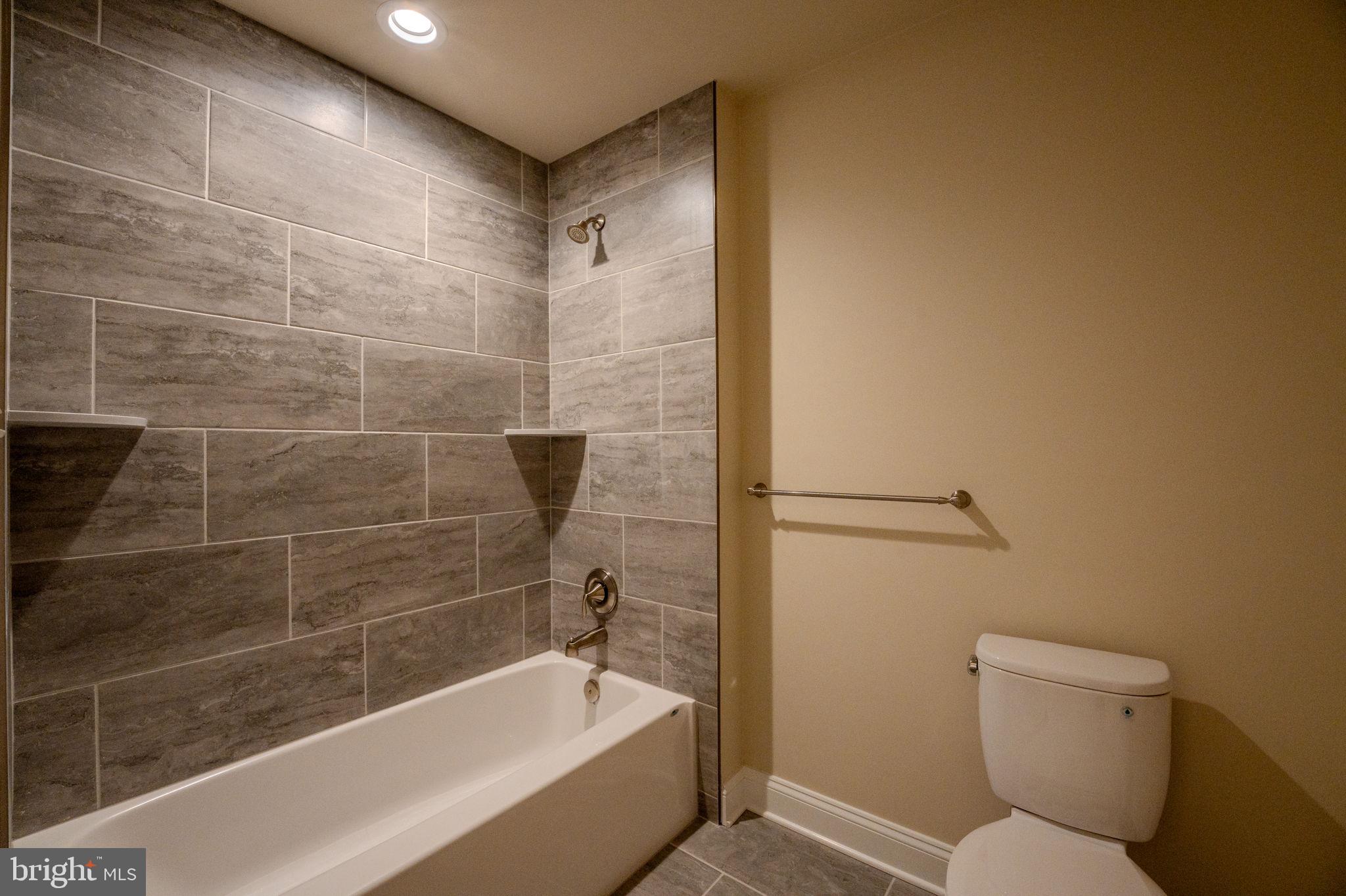 DOROLY GARDENS - Residential