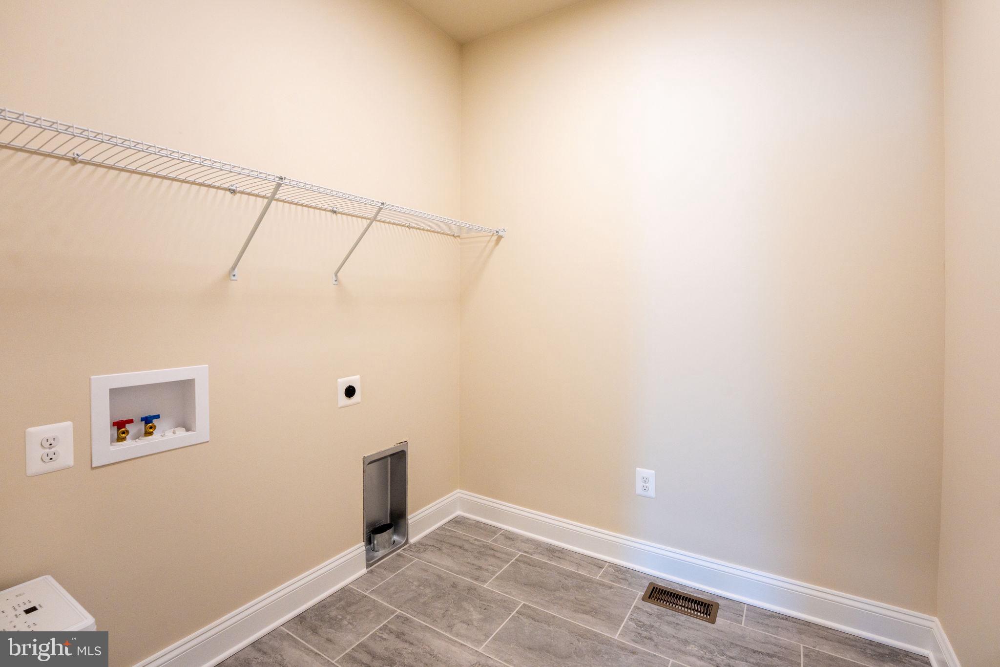 DOROLY GARDENS - Residential