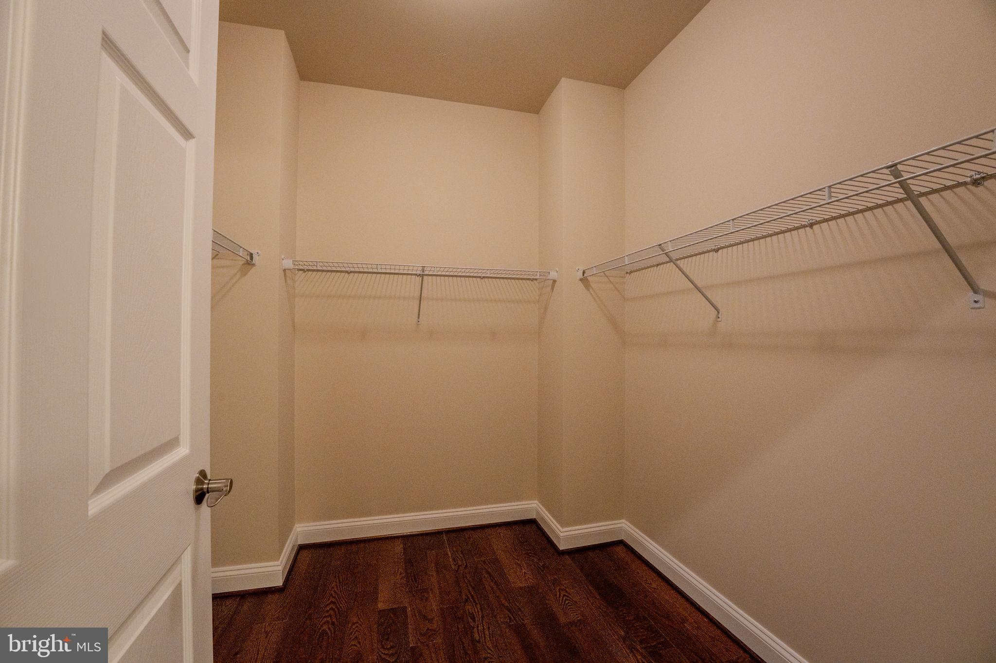 DOROLY GARDENS - Residential